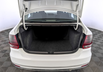 Подержанный автомобиль Volkswagen Polo Sedan 2019 года (10 фото)