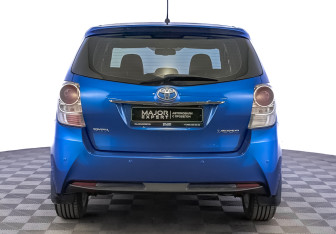 Подержанный автомобиль Toyota Verso 2014 года (6 фото)