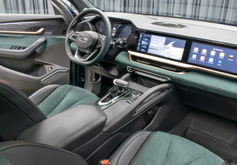 Подержанный автомобиль Geely Monjaro 2023 года (11 фото)