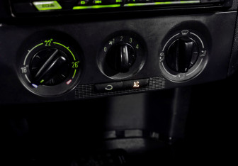 Подержанный автомобиль Skoda Fabia Sedan 2007 года (17 фото)