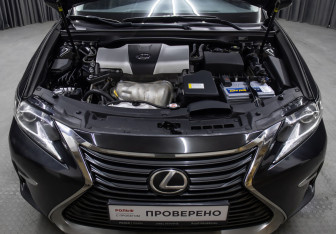 Подержанный автомобиль Lexus ES 2016 года (9 фото)