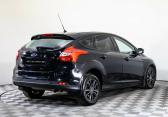 Подержанный автомобиль Ford Focus Hatchback 2014 года (3 фото)