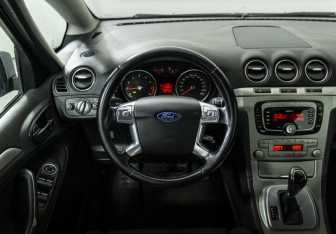 Подержанный автомобиль Ford S-MAX 2010 года (11 фото)