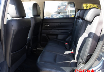 Подержанный автомобиль Mitsubishi Outlander 2018 года (5 фото)
