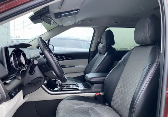 Подержанный автомобиль Kia Carnival 2021 года (24 фото)