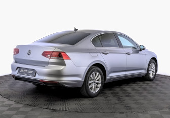 Подержанный автомобиль Volkswagen Passat Sedan 2021 года (5 фото)
