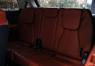 Подержанный автомобиль Kia Carnival 2022 года (14 фото)