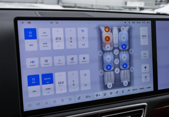 Подержанный автомобиль LiXiang L9 2023 года (18 фото)