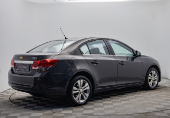 Подержанный автомобиль Chevrolet Cruze Sedan 2014 года (5 фото)