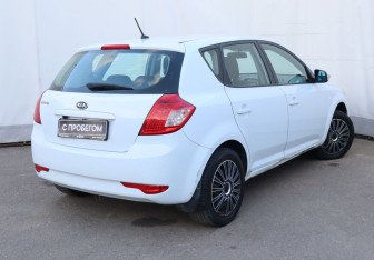 Подержанный автомобиль Kia Ceed Hatchback 2011 года (4 фото)