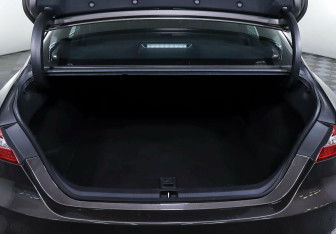 Подержанный автомобиль Toyota Camry Sedan 2019 года (18 фото)