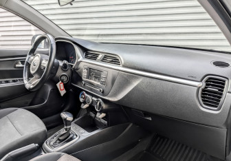 Подержанный автомобиль Kia Rio Hatchback 2021 года (11 фото)