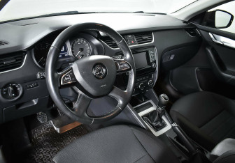 Подержанный автомобиль Skoda Octavia Wagon 2014 года (12 фото)