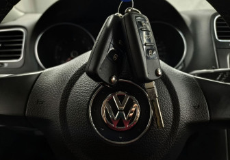 Подержанный автомобиль Volkswagen Golf Hatchback 2011 года (16 фото)