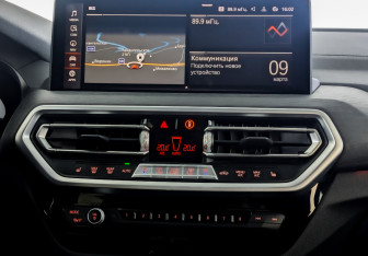 Подержанный автомобиль BMW X3 2021 года (14 фото)