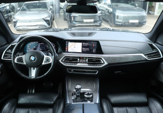 Подержанный автомобиль BMW X5 2019 года (12 фото)
