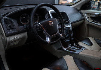 Подержанный автомобиль Volvo XC60 2011 года (11 фото)
