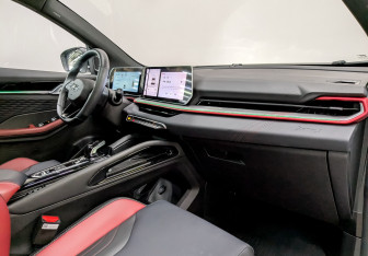 Подержанный автомобиль Geely Coolray 2024 года (11 фото)