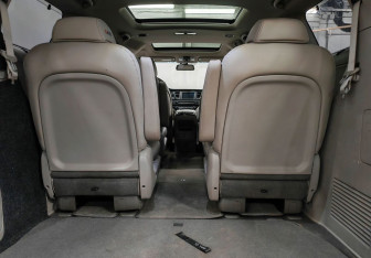 Подержанный автомобиль Kia Carnival 2018 года (16 фото)