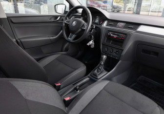 Подержанный автомобиль Skoda Rapid Liftback 2014 года (10 фото)