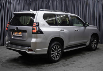 Подержанный автомобиль Toyota Land Cruiser Prado 2021 года (5 фото)