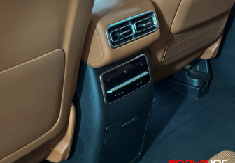 Подержанный автомобиль LiXiang L7 2023 года (28 фото)