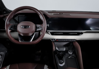 Подержанный автомобиль Geely Monjaro 2023 года (4 фото)