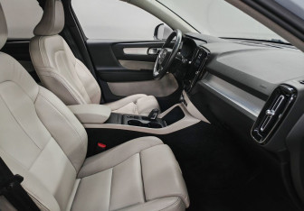 Подержанный автомобиль Volvo XC40 2018 года (9 фото)