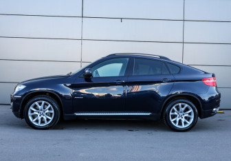 Подержанный автомобиль BMW X6 2010 года (8 фото)
