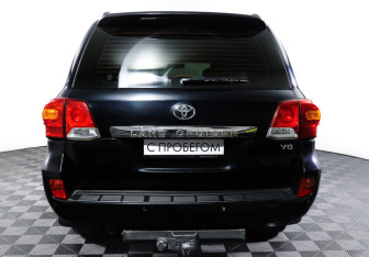 Подержанный автомобиль Toyota Land Cruiser Suv 2012 года (6 фото)