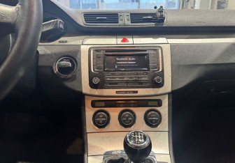 Подержанный автомобиль Volkswagen Passat Wagon 2007 года (14 фото)