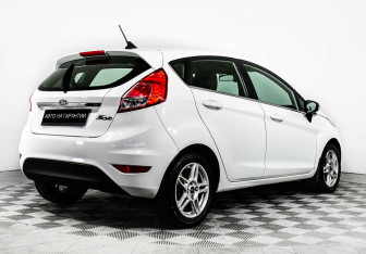 Подержанный автомобиль Ford Fiesta Hatchback 2018 года (3 фото)