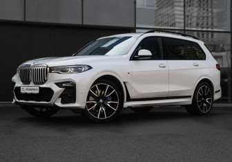 Подержанный автомобиль BMW X7 2021 года (41 фото)