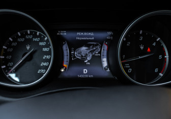 Подержанный автомобиль Maserati Levante 2017 года (9 фото)