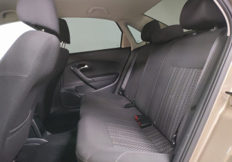 Подержанный автомобиль Volkswagen Polo Sedan 2016 года (11 фото)