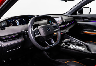 Подержанный автомобиль Changan UNI-V 2023 года (8 фото)