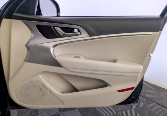 Подержанный автомобиль Genesis G70 2020 года (26 фото)