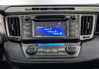 Подержанный автомобиль Toyota RAV4 2014 года (17 фото)