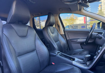 Подержанный автомобиль Volvo XC60 2012 года (10 фото)
