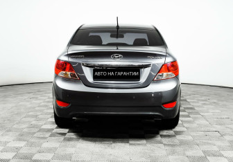 Подержанный автомобиль Hyundai Solaris Sedan 2013 года (4 фото)