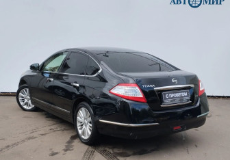 Подержанный автомобиль Nissan Teana 2012 года (7 фото)