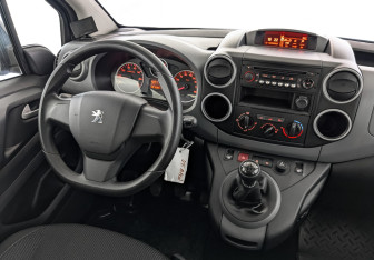 Подержанный автомобиль Peugeot Partner 2021 года (26 фото)