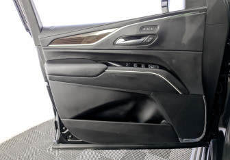 Подержанный автомобиль Cadillac Escalade Suv 2023 года (21 фото)