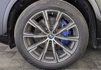 Подержанный автомобиль BMW X5 2022 года (12 фото)