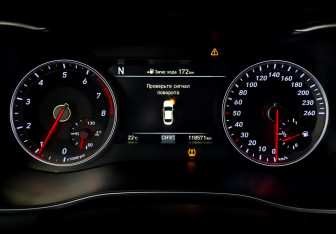 Подержанный автомобиль Genesis G70 2019 года (13 фото)