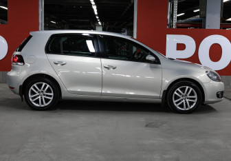 Подержанный автомобиль Volkswagen Golf Hatchback 2012 года (4 фото)