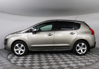 Подержанный автомобиль Peugeot 3008 2011 года (8 фото)