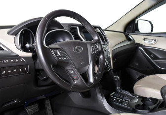 Подержанный автомобиль Hyundai Santa Fe 2017 года (10 фото)