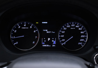 Подержанный автомобиль Mitsubishi Outlander 2016 года (12 фото)