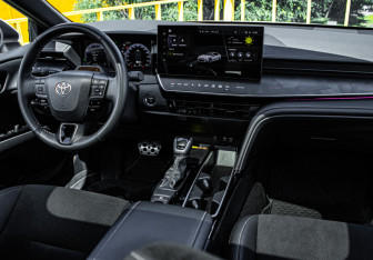 Подержанный автомобиль Toyota Camry Sedan 2025 года (12 фото)